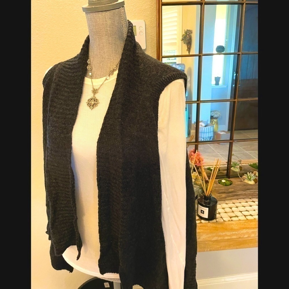 Gap open vest